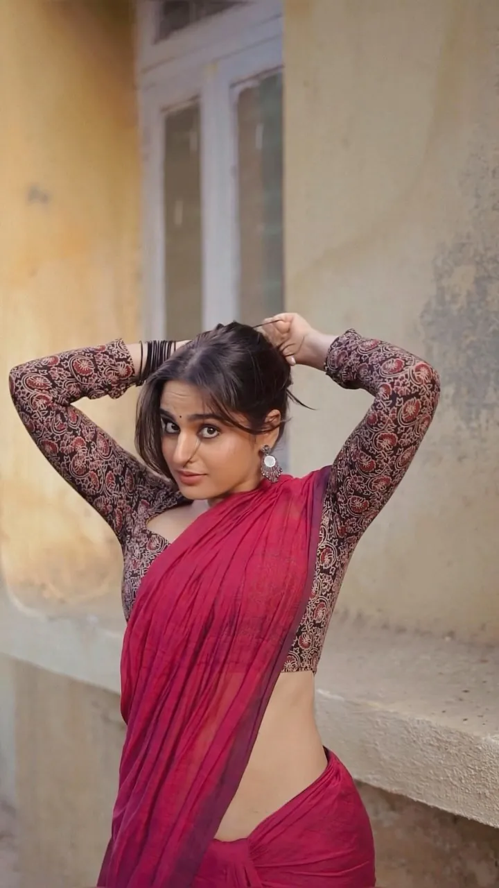 Ayesha Khan - ayesha-khan-4.webp